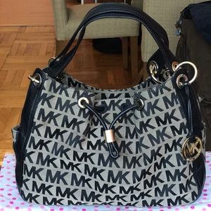Authentic MICHAEL KORS handbag/shoulder bag